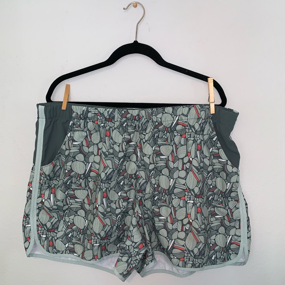 Columbia water shorts 2x EXCELLENT CONDITION!!!